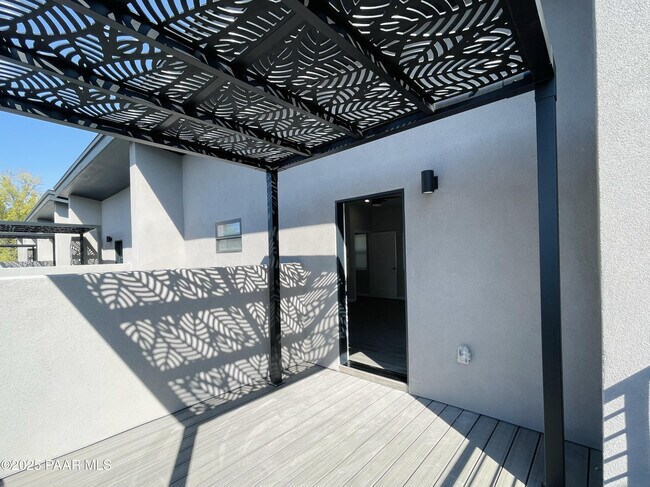 Building Photo - 720 N Walnut St