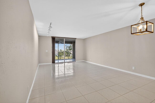 Building Photo - 14747 Cumberland Dr