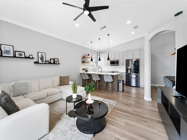 Building Photo - 14815 SW 28 Ln