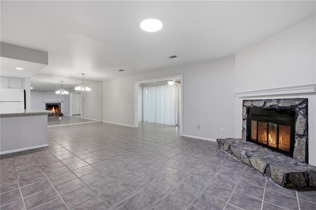 Building Photo - 2183 Surrey Ct