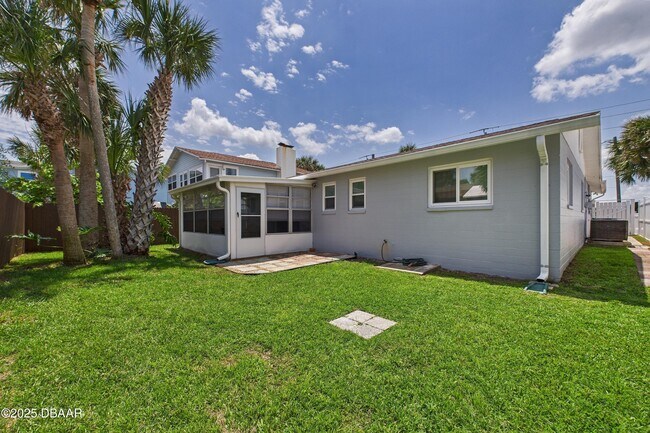 Building Photo - 4035 Oriole Ave