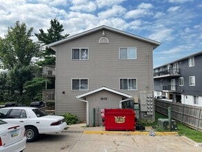 Building Photo - $1,050 | 2 Bedroom, 1 Bathroom Apartment | No Pets | Available for August 1st Move In!