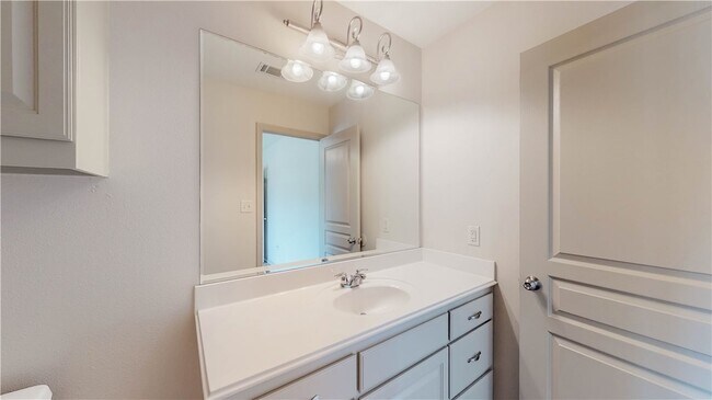 Building Photo - 115 Richards St