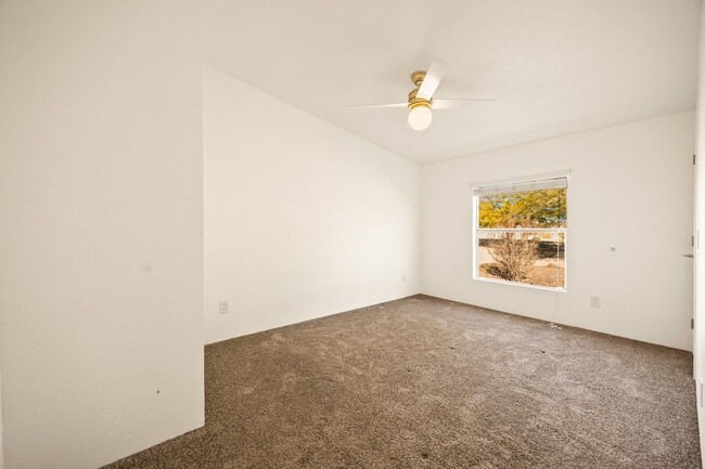 Building Photo - 62851 Aberdeen Dr