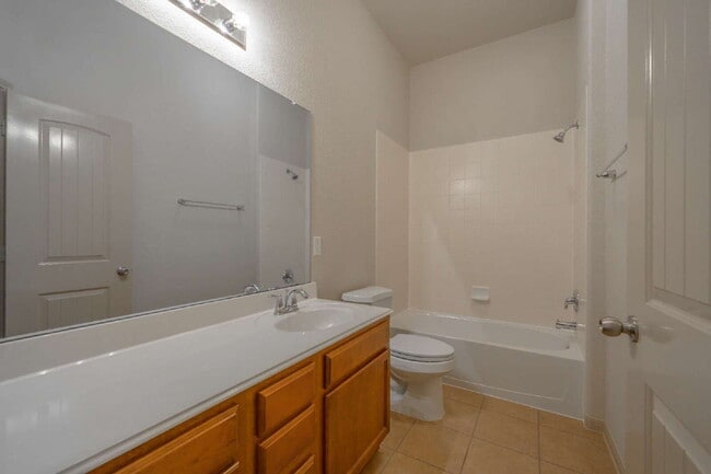 Building Photo - Charming home in Pearland!
