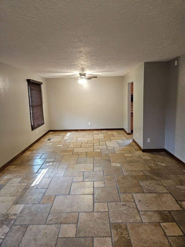 Building Photo - Energy Efficient 4 bed Home in Foothills