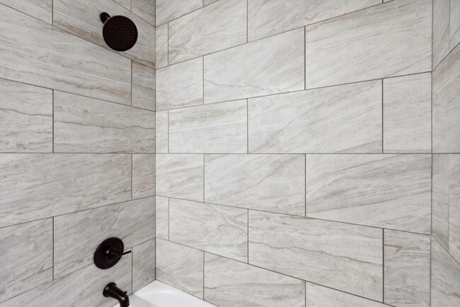 Building Photo - 844 Alverno Ave