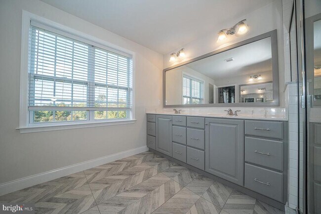 Building Photo - 3701 Parris Blvd