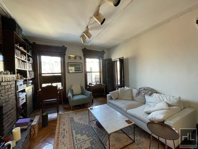 Building Photo - 203 BERKELEY PLACE 4R