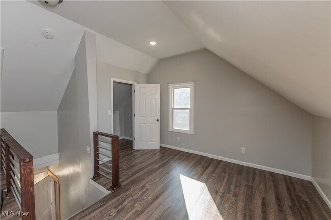 Building Photo - 2035 Chesterland Ave