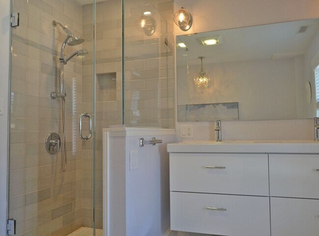 Building Photo - Winter Rental: 10A Gloucester Ave. (Utilit...