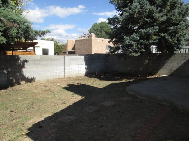 Building Photo - Patio Home At Spain & Morris