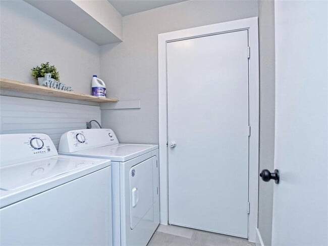 Building Photo - 1303 Green Terrace Dr