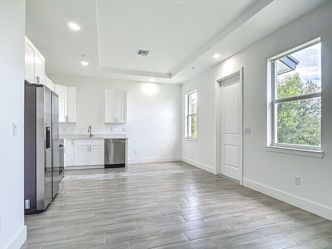 Building Photo - 260 Rotonda Blvd W