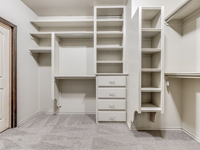 Building Photo - Luxury Rental Home in Edmond Schools + Com...