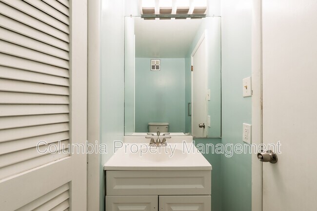 Building Photo - 127 11th St NE