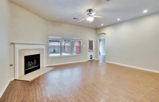 Building Photo - 507 King Eider Ln