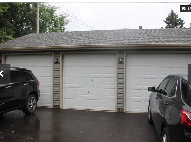 Building Photo - 84 Curtice St E