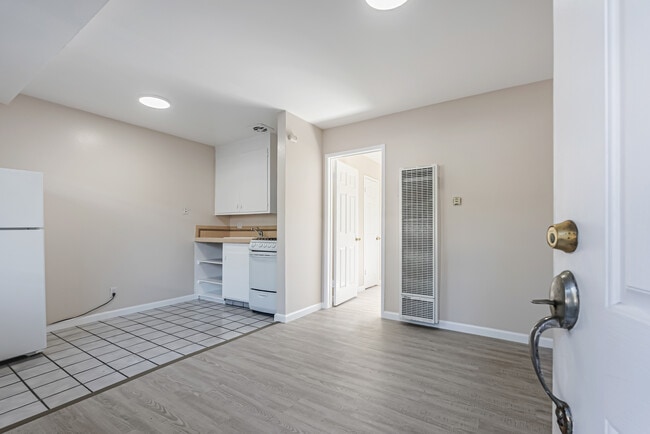 Building Photo - Sandpiper Apartments