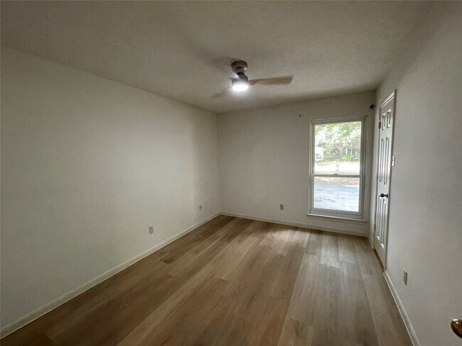 Building Photo - 3647 Marywood Dr