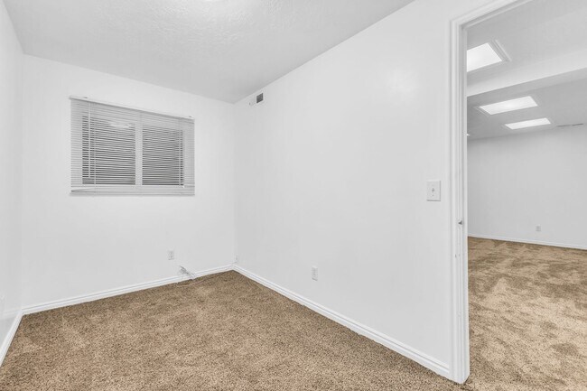 Building Photo - Charming Farmington Home in Peaceful Cul-de-Sac