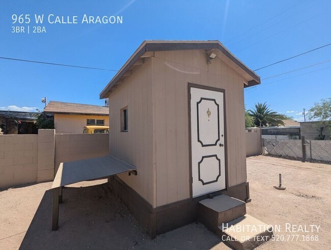 Building Photo - 965 W Calle Aragon