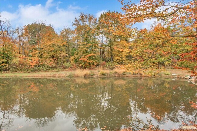 Building Photo - 237 Tomahawk St