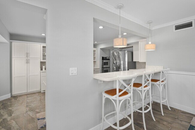 Building Photo - 121 Queen Eugenia Ct