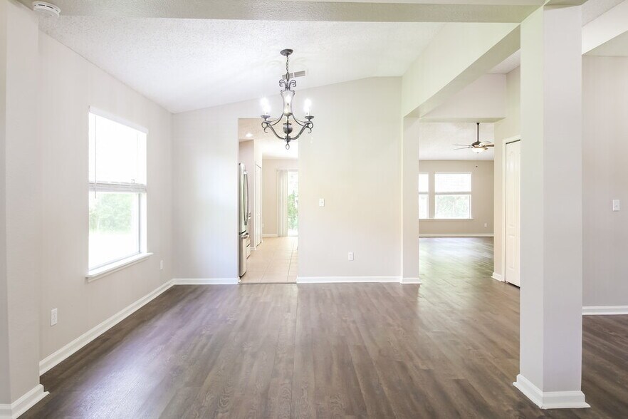 Building Photo - 6602 River Falls Dr