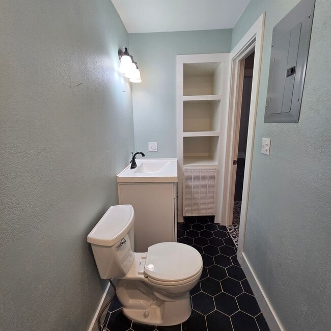 Building Photo - 551 E Boswell St