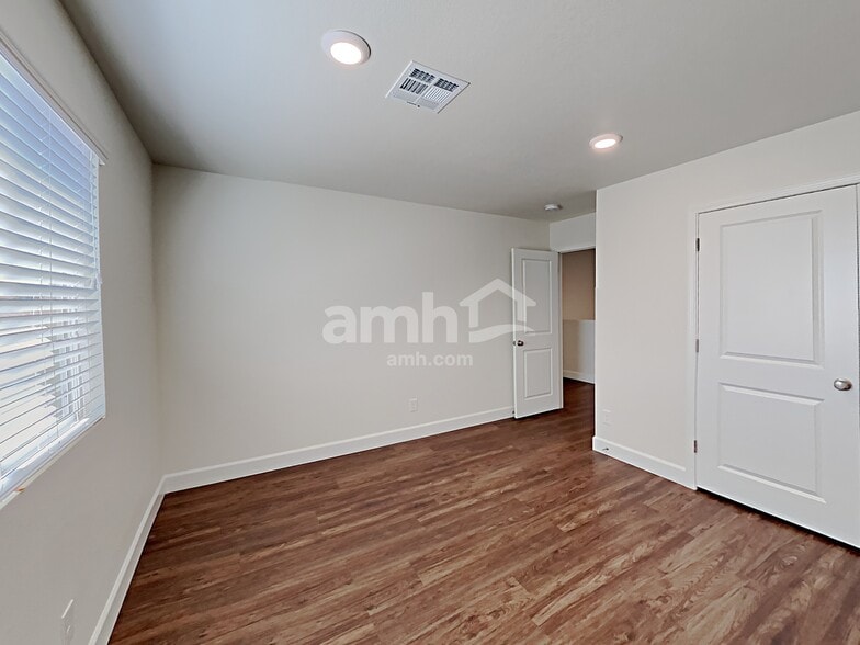 Building Photo - 9611 Harkes Dr