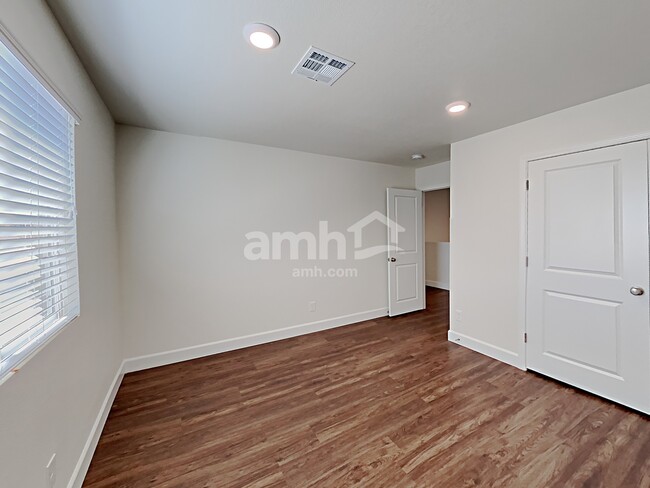Building Photo - 5746 Las Vegas Crk St