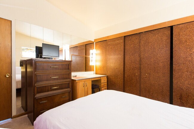 Building Photo - 4905 SW Othello St