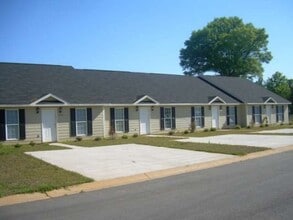 Building Photo - 2021 Hidden Ct