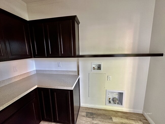 Building Photo - Brand New in town 3 bedroom
