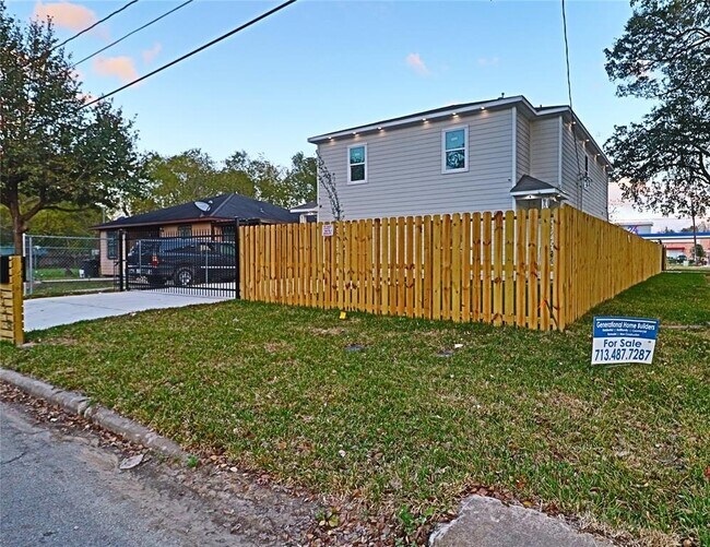 Building Photo - 7031 Eastwood St