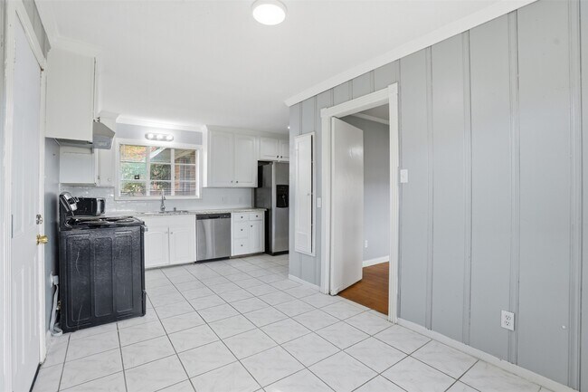 Building Photo - 3917 Anita St