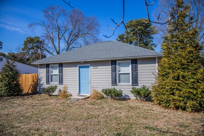 Building Photo - Located Near Regency Mall- A MUST See!