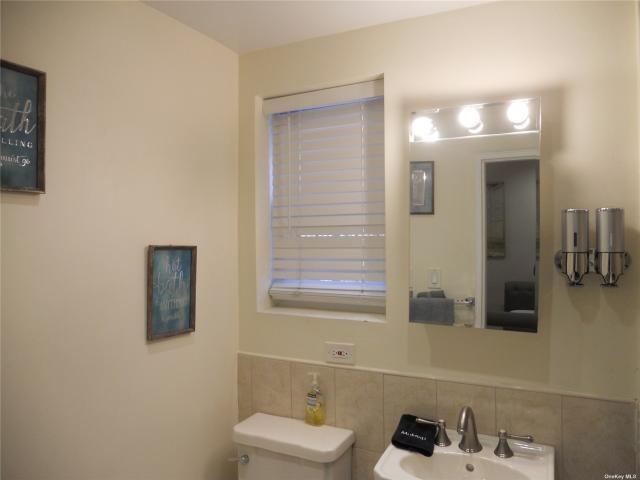 Building Photo - 3 bedroom in Canarsie NY 11236