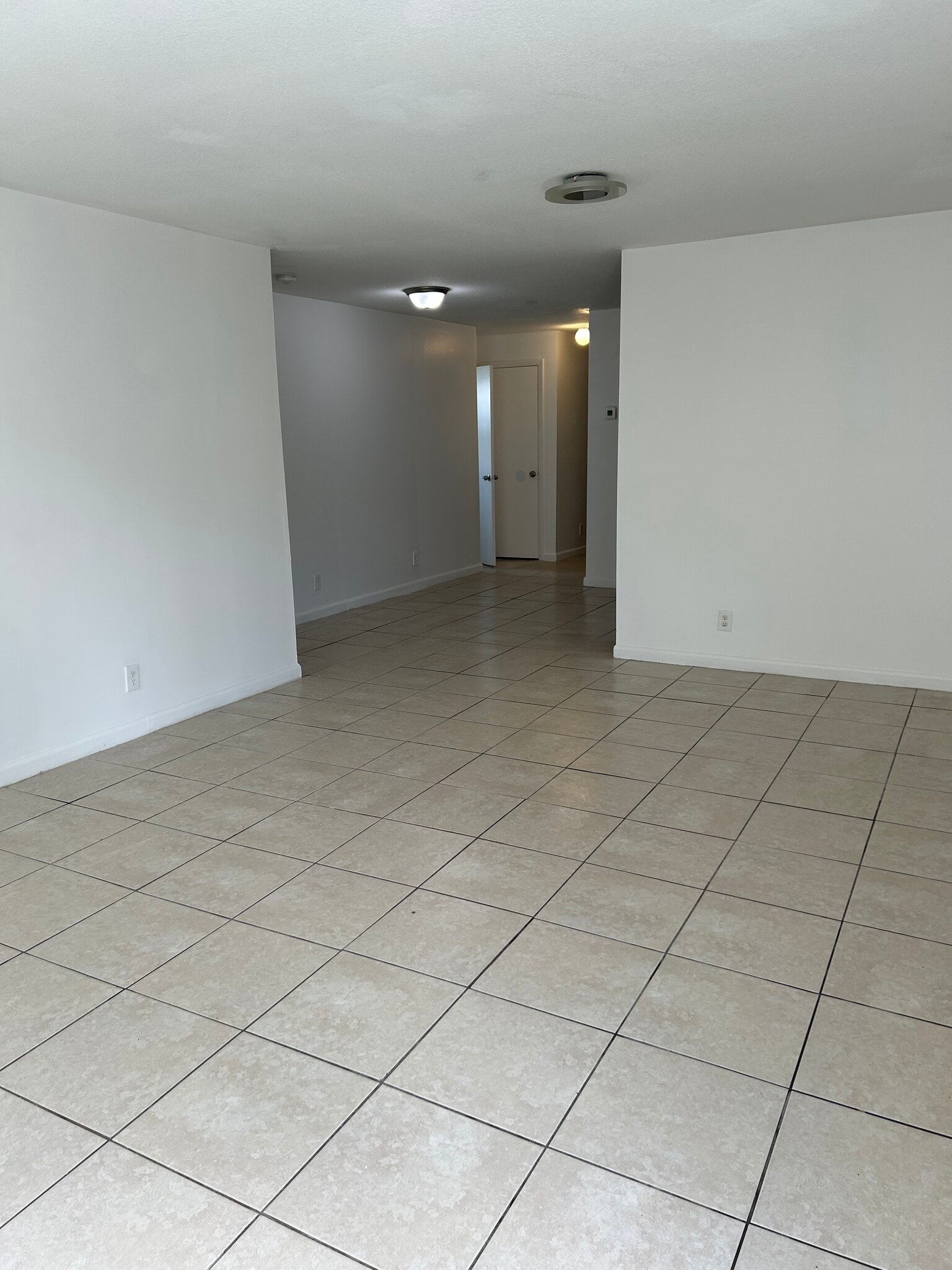 Building Photo - 5719 NW 27th Ct