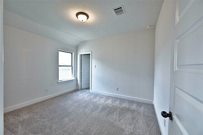 Building Photo - 6211 Shore Ridge Ct