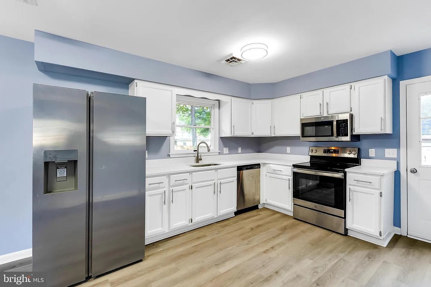 Building Photo - 107 Walden Dr