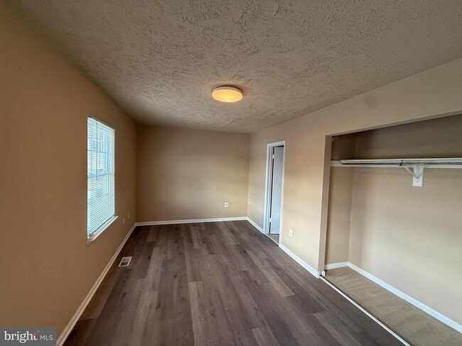 Building Photo - 8625 Reinecke Ct