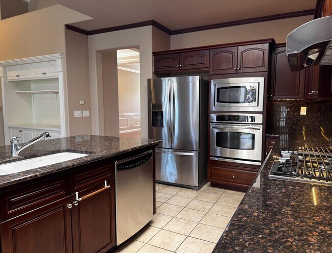 Building Photo - 3257 Lester Ave