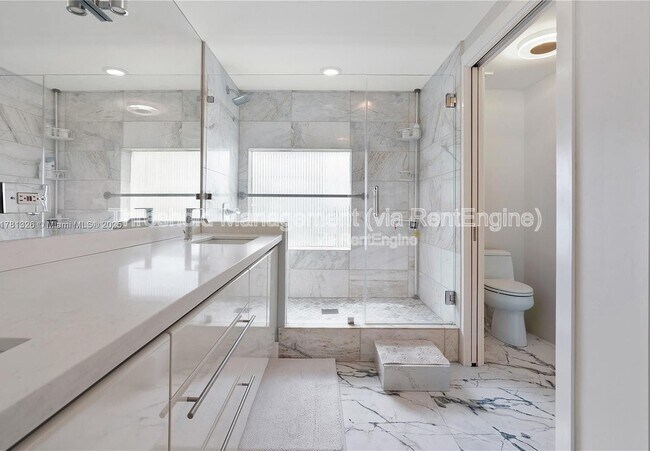 Building Photo - 3400 SW 27th Ave