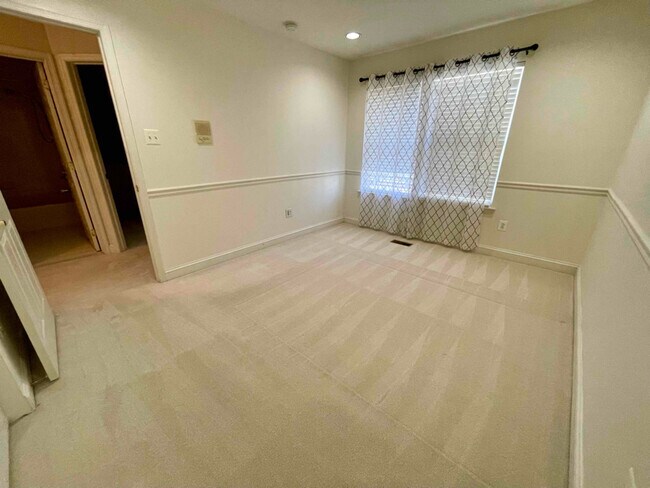 Building Photo - 53 Ross Way