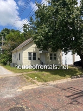 Primary Photo - 305 E Madison St