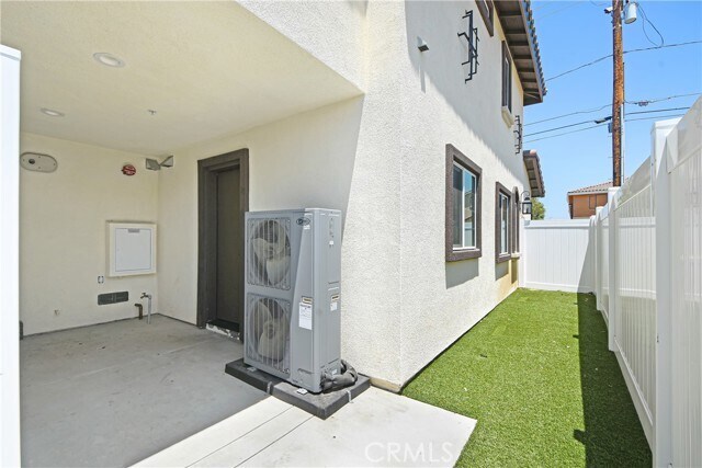 Building Photo - 16385 Valencia Ave
