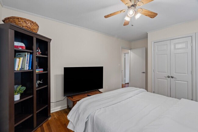 Building Photo - 608 S 21st Ave