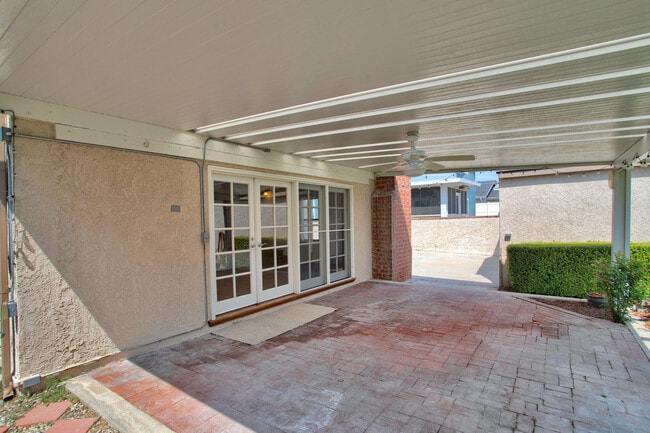 Building Photo - 746 N Catalina St